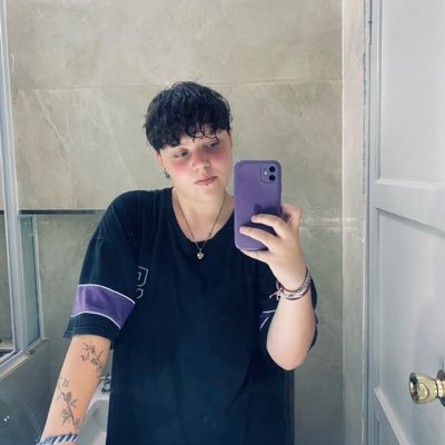 zzoeeee__'s profile picture. https://t.co/TiKtFjWfkd