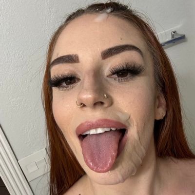 cumforlisa2's profile picture. am down for hookups hit me up now  or message me on my tele: https://t.co/O9fKoSOdLL