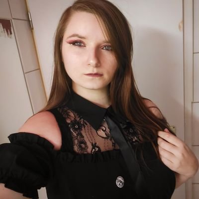 MissLillyBo's profile picture. 27y.
Findom/ Domina ---- 25€ Starttribut!

• Naturdominant, Verspielt, Sadistisch
• Nylonloverin
• Alternativ (Goth,Hippie, Punk Mix 😂)