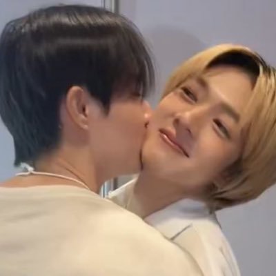 myzunshinee's profile picture. 