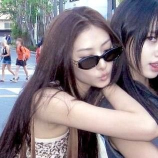 magneticjol's profile picture. eu prefiro ser essa metamorfose ambulante