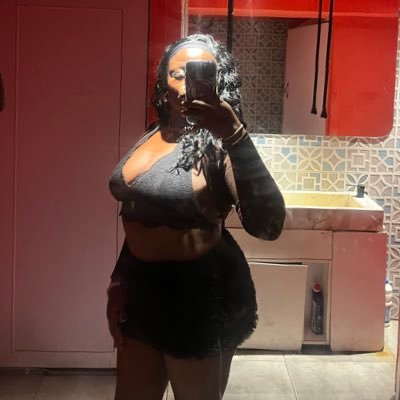 _fii_fee's profile picture. yapper, community,social media,content and events management @thecreativerae                                       @minznse twin!