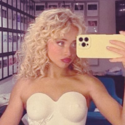 cupckebatter's profile picture. human cupcake ♡︎