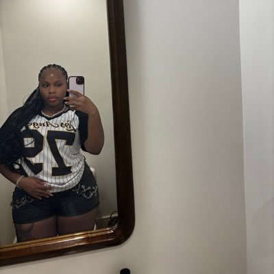 kamondi_'s profile picture. Dillard University Alumna 💙| XUCOP 💊