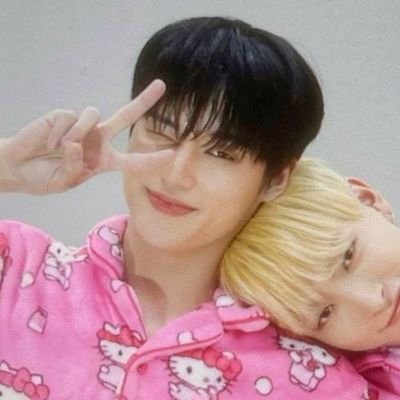 certifiedatiny's profile picture. flirty ALOT | black-belgian | nsfw 🔞 but chill | youngbuin and hotteok | D.W | bisexual | free Palestine 🇵🇸
my priv: https://t.co/VVN0YVRfWC