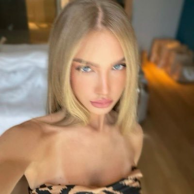 nwromantics's profile picture. ⠀⠀ ⠀⠀⠀⠀ ⠀⠀ alexava ℰ evajacks lovebot