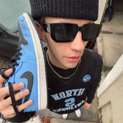 vrtuostrty's profile picture. 