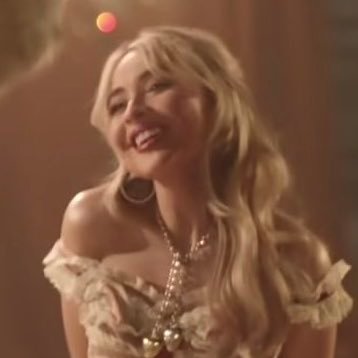 WHENDIDYOGETHOT's profile picture. the greatest thing you’ll ever learn is just to love and be loved in return ♡