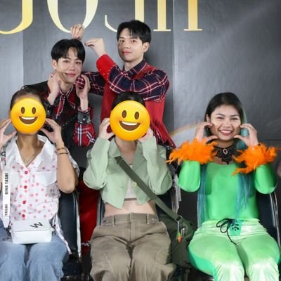 meowmeowaew's profile picture. 