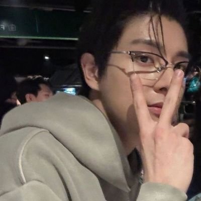 sunghoonedboo's profile picture. 2017 sunghoon vb' bitch🥀🦇💋
shake it to the jake