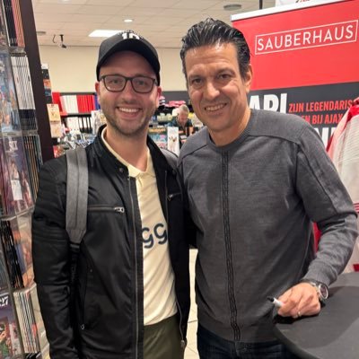Desertfoxxx9's profile picture. Trotse vader en echtgenoot | Ajax ❌❌❌ | Serie A | Premier League | 🎮 Gamer | verzamelaar voetbalshirts (90+) Voetbalverslaafde https://t.co/ZckzG793B6