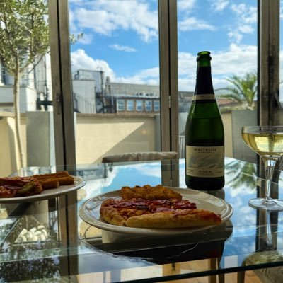 UKUSJapan's profile picture. Japanese user collecting info about the UK and the US. ロンドン在住の日本人です。よろしくお願いします。🇬🇧