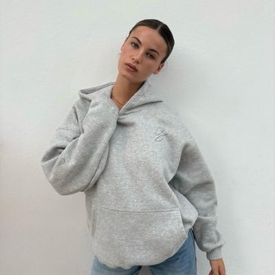 Charlottes84541's profile picture. Singer/ Song Writer / Il piano, fashion 1 artistic gymnastic @youtube.com/channel/UCUXGn... # Joined September 2015 54 Following 2.9K Followers
