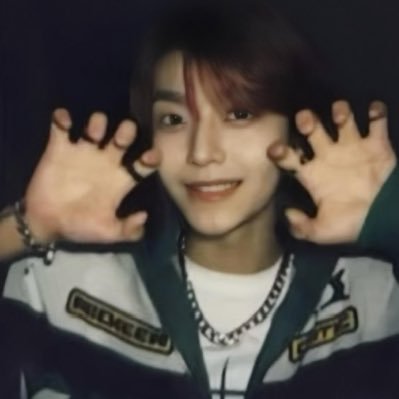 HeXL0311's profile picture. “𝙊𝙣𝙚 𝘿𝙚𝙨𝙩𝙞𝙣𝙮, 𝘿𝙧𝙞𝙫𝙚 𝙩𝙤 𝙩𝙝𝙚 𝙏𝙤𝙥” for 贺鑫隆 & ALD1 🏎️💨🤟🏻