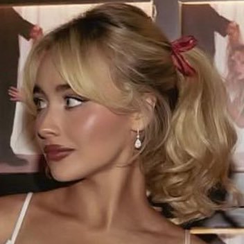 sanagalxy's profile picture. ͏ ͏ㅤeu e meu namorado (jason todd) lendo jane austen.