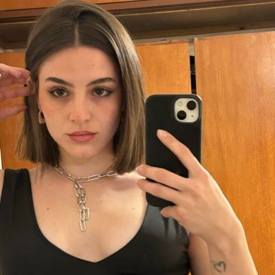 laravillalba24's profile picture. 