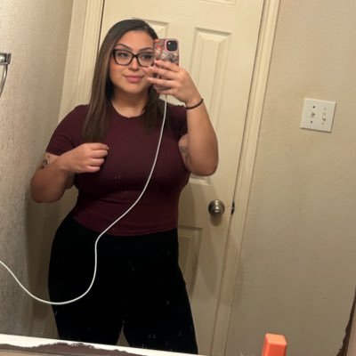 _eeazye's profile picture. a toda madre o un desmadre • eyebrow enthusiast