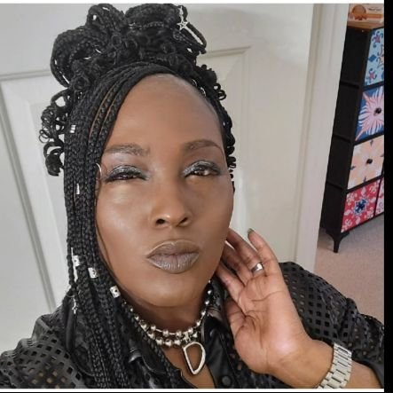 TheBiikah's profile picture. 