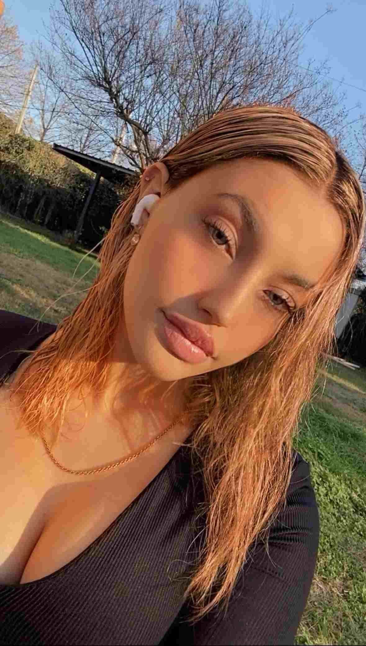 BabeKira83175's profile picture. hiyaa female 21 ✦ alt acctrying to findgood vibes/whoeverto get to know