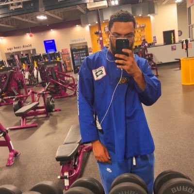 JohnnJL2's profile picture. 24. #GetBusy