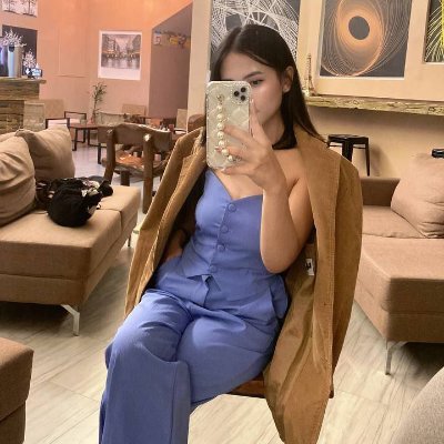 HerElegance23's profile picture. Financial mind, creative heart 🎓 
Designing clothes & concepts ✂️
Car lover with an eye for precision 🚗
🇻🇳🇨🇦✨