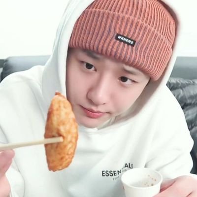 choddongmoodz's profile picture. 아기무즈3기🧡💙 |
더 깊이 빠져 죽어도 되니까 조승연 콘서트 갈테야테야 |
양일 다 천장석 거의 끝줄 당첨이죠😭