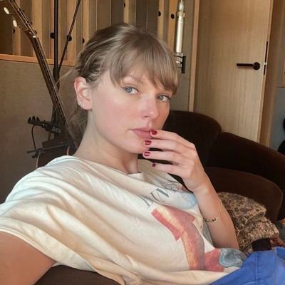 thedramaloverts's profile picture. the best people in life are free!
@taylorswift13  ๐
@letvivenciasveyr  ๐