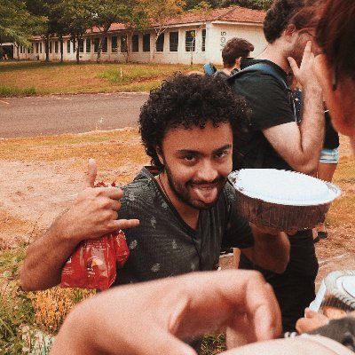 iTzgusta's profile picture. Um pouco de tudo e um monte de nada.