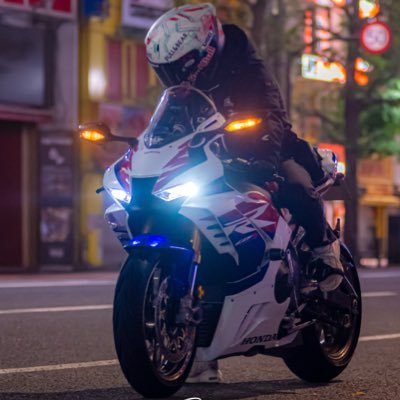 nadabo1212's profile picture. CBR250RR MC51 → CBR1000RR-R／SC82／FIREBLADE／30th Anniversary／OZracing／ Canon EOS Kiss X10📸／埼玉／無言フォローすみません🙇‍♂️／📸練習中／大型二種