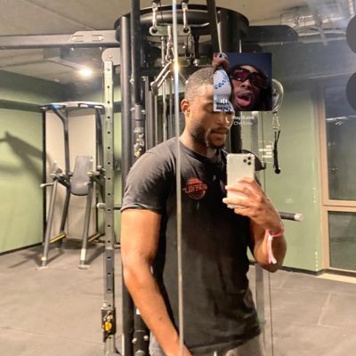 Lenfantfinesse's profile picture. Contoursless