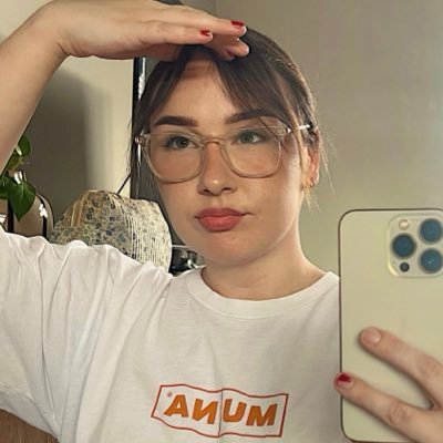 lozthelezzy's profile picture. 