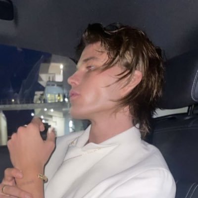 ChudCold's profile picture. Tout gagner jusqu’à en être épuisé.