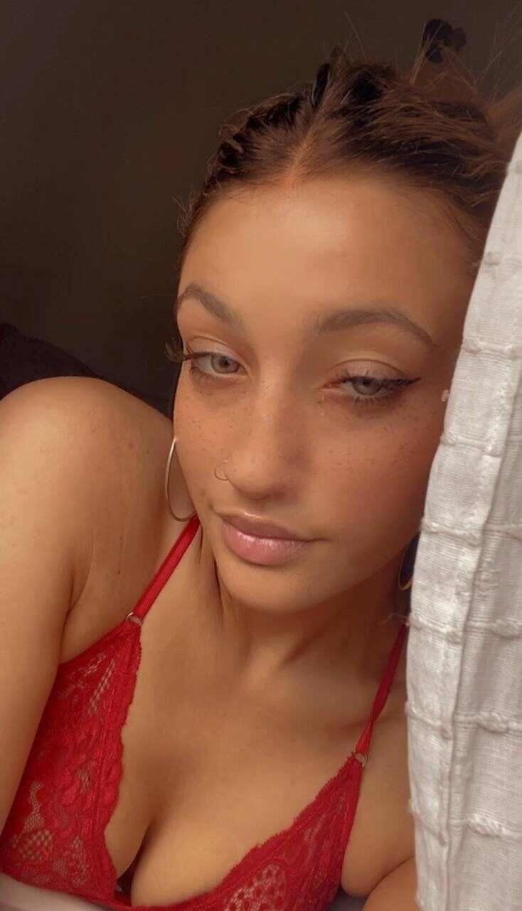Tamisan04754136's profile picture. hiii 21 yrs f ★ backup profilekeen to meetreal onesor mootsto connect with