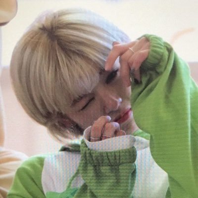 jeoisonxrn's profile picture. idk leave me alone