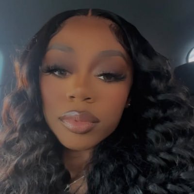 myraalovee's profile picture. 