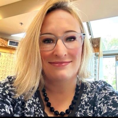 RedCapeJewelry's profile picture. Writer ✍️ | Pop-Culture 🦸‍♀️ | E-commerce 🛍️ Portfolio: https://t.co/ffOG8UrbRa | Online Store https://t.co/upmHafGvMw
