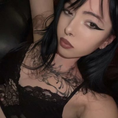 chrissywakeuhp's profile picture. || ♋︎ ♒︎ ♑︎ || 🥀 || 𝓋𝒾𝒾 • 𝓍𝓋𝒾 • 𝓂𝓂 || 𝒾𝓂 𝓁𝒾𝓉ℯ𝓇𝒶𝓁𝓁𝓎 𝒿𝓊𝓈𝓉 𝒶 𝒷𝓅𝒹 𝒢𝒾𝓇𝓁𝓎 || 𝒽𝓉ℴ𝓅𝒾𝒸 𝒶𝓈𝓈𝒾𝓈𝓉 𝓂𝒶𝓃𝒶𝑔ℯ𝓇 || :p