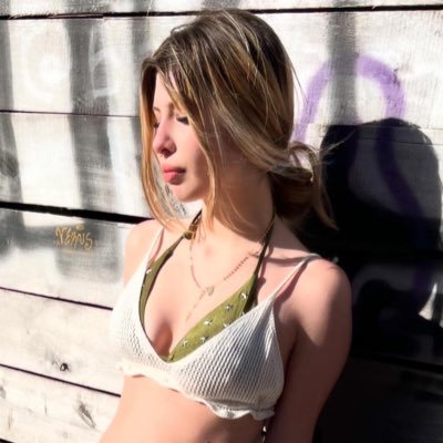 mallorywelll's profile picture. need some excitement in my life lol dm me