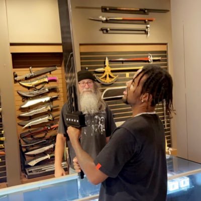 DuX1o1's profile picture. aspring artist/wannabe streamer