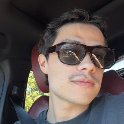 helmutnewhoe's profile picture. i swear this legit