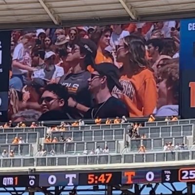 yrlesskev's profile picture. your favorite football beaner 🇵🇷🏈| born in the north ⬆️ | raised in the south ⬇️