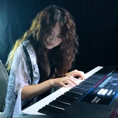 qu_gui93541's profile picture. Why does everyone have to carry an umbrella?
So what if it rains? It doesn't matter.