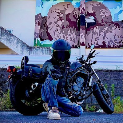simachantv's profile picture. おき丸【語り系モトブログ 】バイクで風を感じながら、心で語る。  ここは、走るだけじゃないモトブログ。 沖縄の景色の中で、人生・夢・人の優しさを語るチャンネルです。  速さより、心の深さを。 かっこよさより、温もりを。  一人で走ってるようで、どこかで誰かと繋がってる。