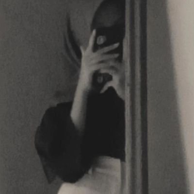 starrdesfyaa__'s profile picture. the biggest mistake in my life was to hope in humans✨