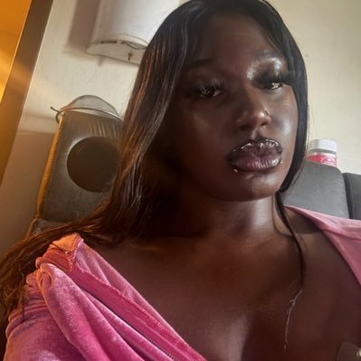JunieBJones57's profile picture. 🫦🧚🏿‍♀️ ᎮᏒᎧᏠᏋ૮𐐆 ᖴᏗᏋᏒᎥᏋ 🧚🏿‍♀️👄