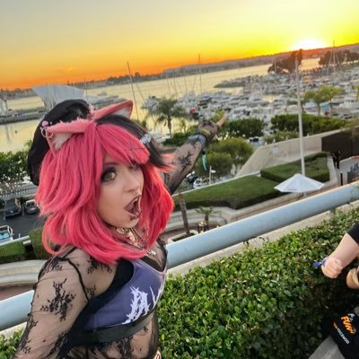 cheshirespade's profile picture. Ches ♪ 25 ♪ Demon Vtuber who cosplays Vtubers ♪ I sing and do art sometimes ♪ stream times may vary ♪ banner: @N2111021 ♪ ママ/パパ: @maygebee ♪ 日本語OK ♪