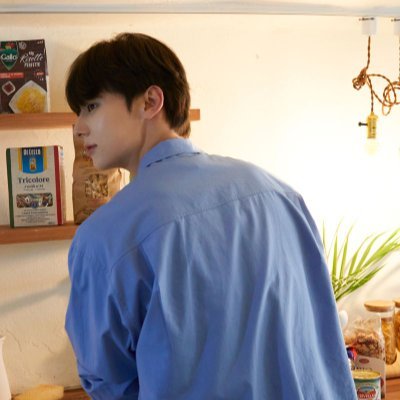 ProfsZhou's profile picture. 𝐅𝐈𝐂𝐓𝐈𝐎𝐍𝐀𝐋 • 220512 8119 • Leonard Flynn Zhou (周李军) is the eldest of Zhou family who teach Defence Against the Dark Arts for Beginner Class.