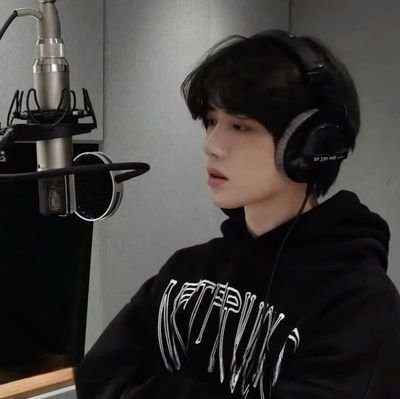 kn0wlinos's profile picture. — When you're all alone, I will reach for you.