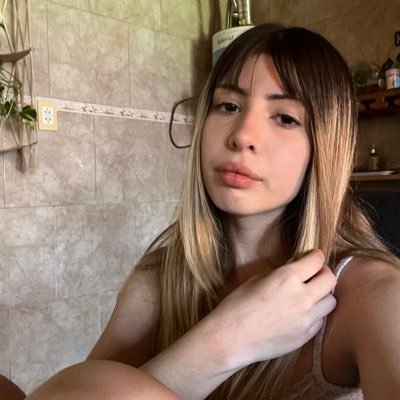 SoftlyLizzy's profile picture. my heart belongs to sushi 🍣