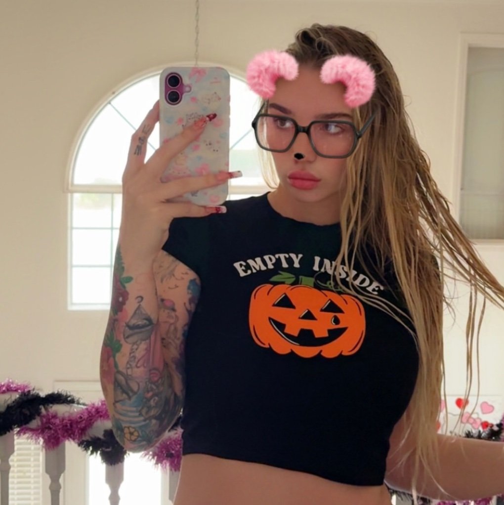 JosephineQuinn's profile picture. 